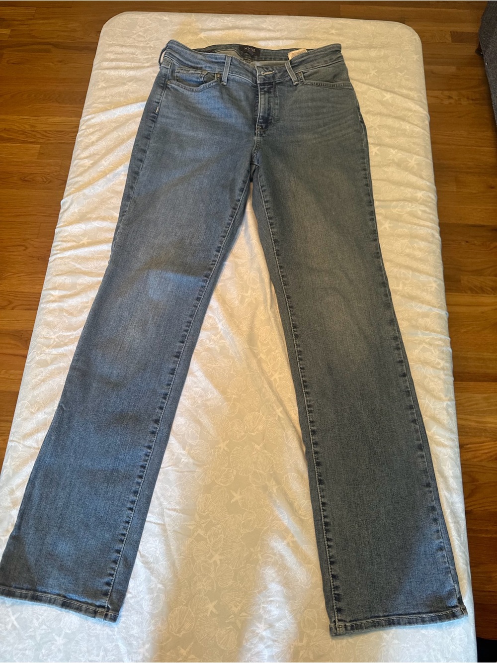 NYDJ Straight-Leg Jeans in Light Blue Wash